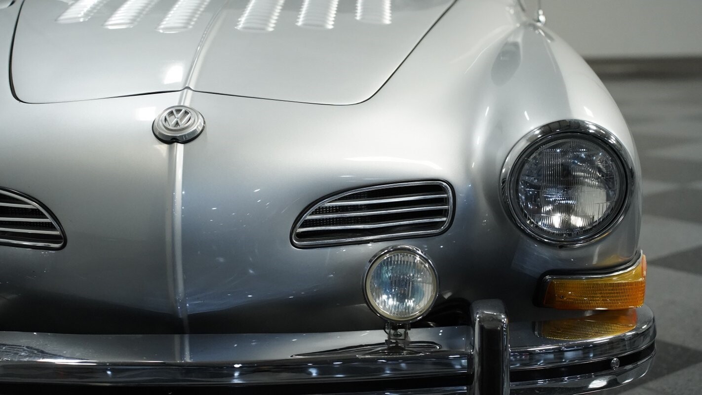 Volkswagen-Karmann-Ghia-1974-Coupe-17