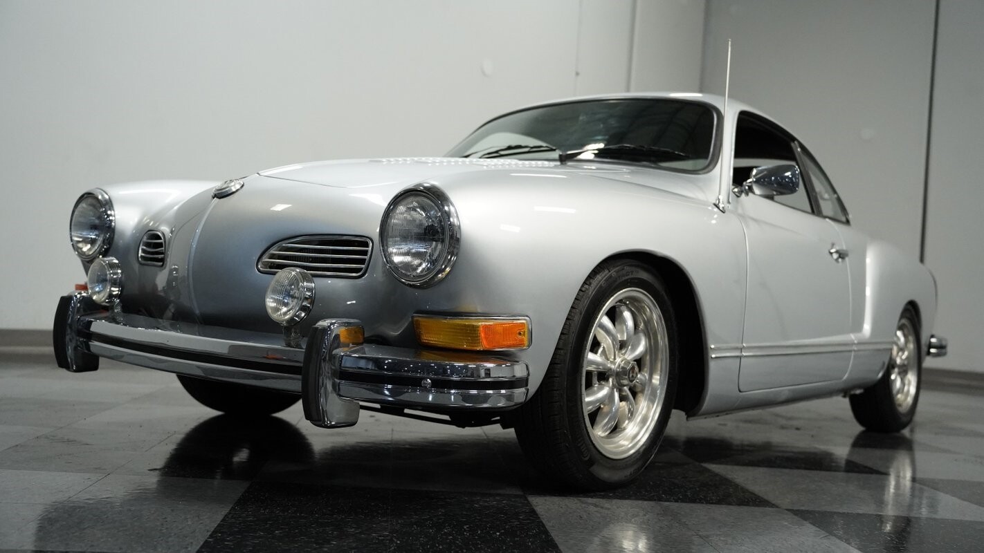 Volkswagen-Karmann-Ghia-1974-Coupe-18