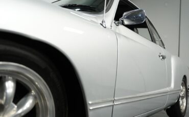 Volkswagen-Karmann-Ghia-1974-Coupe-19