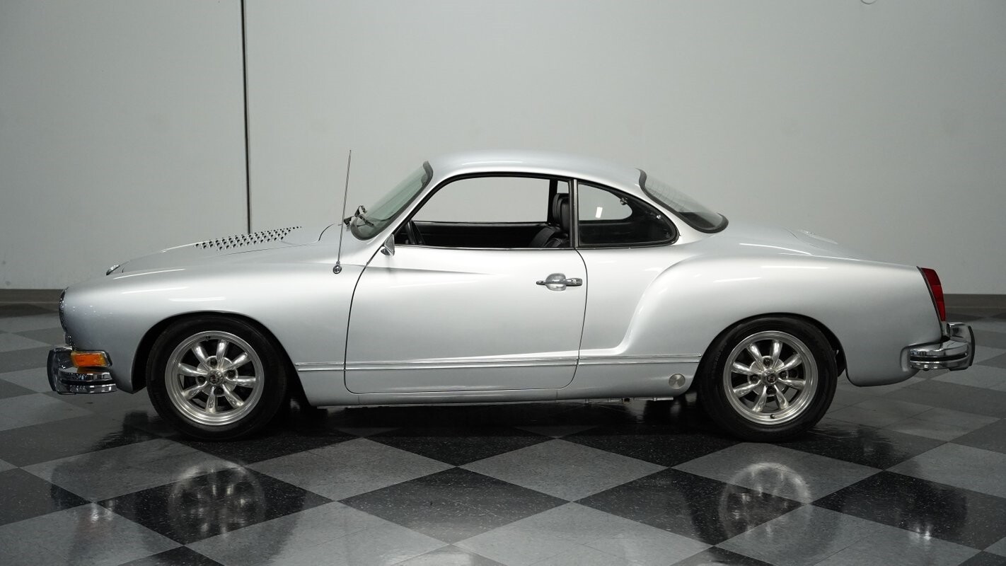 Volkswagen-Karmann-Ghia-1974-Coupe-2