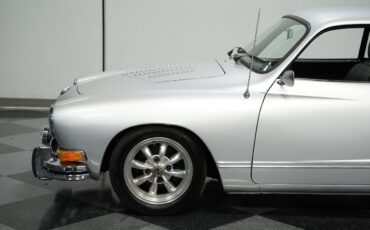 Volkswagen-Karmann-Ghia-1974-Coupe-20