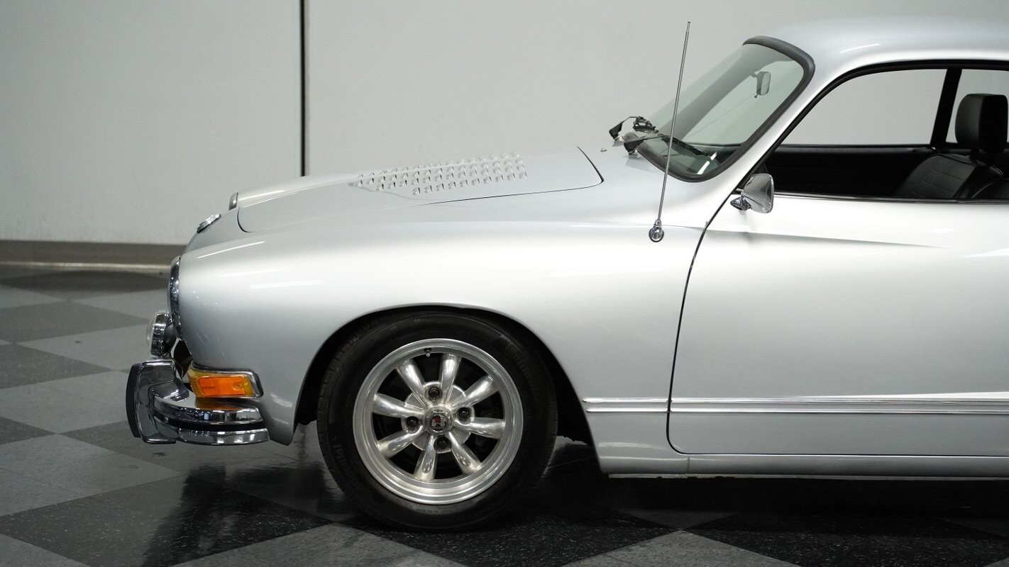 Volkswagen-Karmann-Ghia-1974-Coupe-20