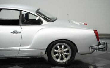 Volkswagen-Karmann-Ghia-1974-Coupe-21