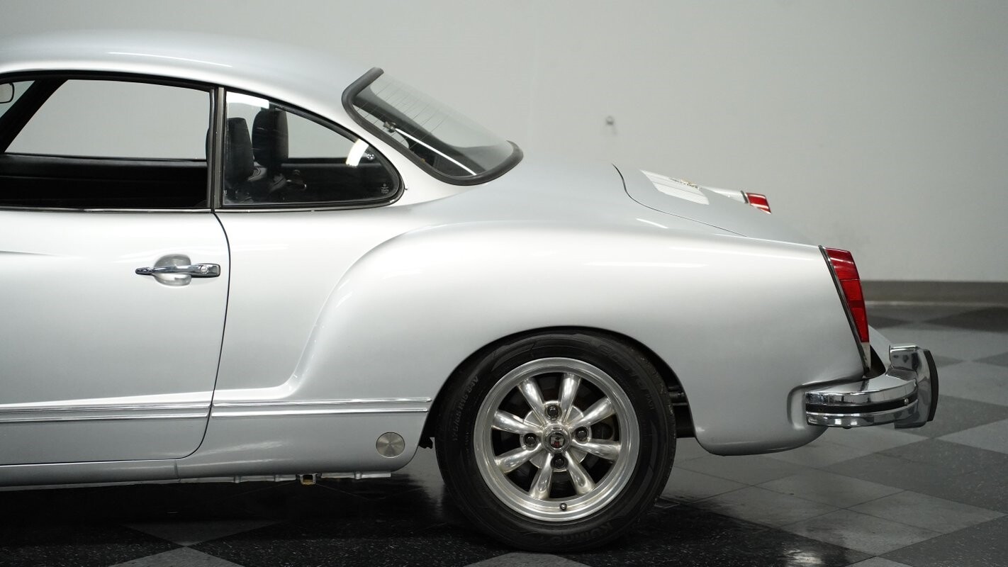 Volkswagen-Karmann-Ghia-1974-Coupe-21