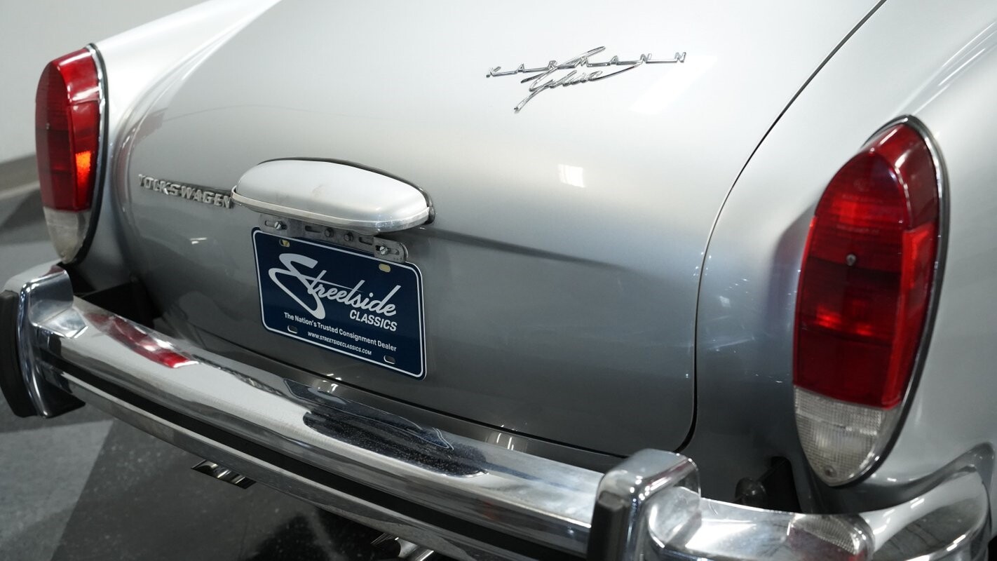 Volkswagen-Karmann-Ghia-1974-Coupe-22