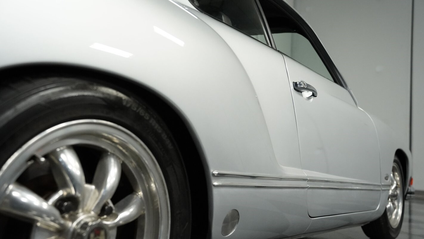 Volkswagen-Karmann-Ghia-1974-Coupe-24