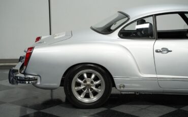 Volkswagen-Karmann-Ghia-1974-Coupe-25