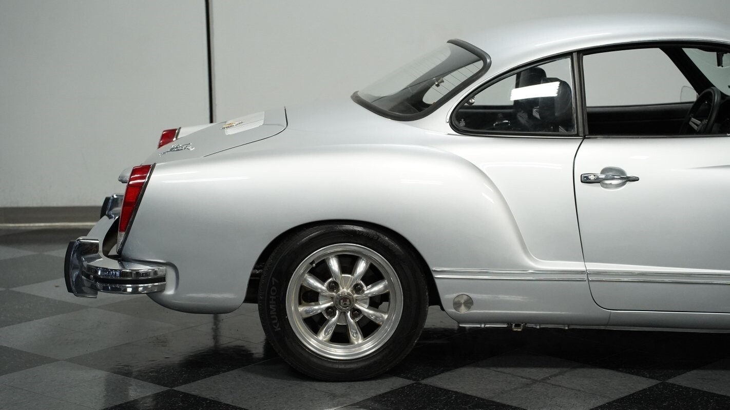 Volkswagen-Karmann-Ghia-1974-Coupe-25