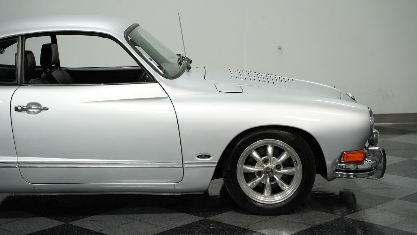 Volkswagen-Karmann-Ghia-1974-Coupe-26