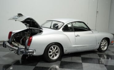 Volkswagen-Karmann-Ghia-1974-Coupe-27