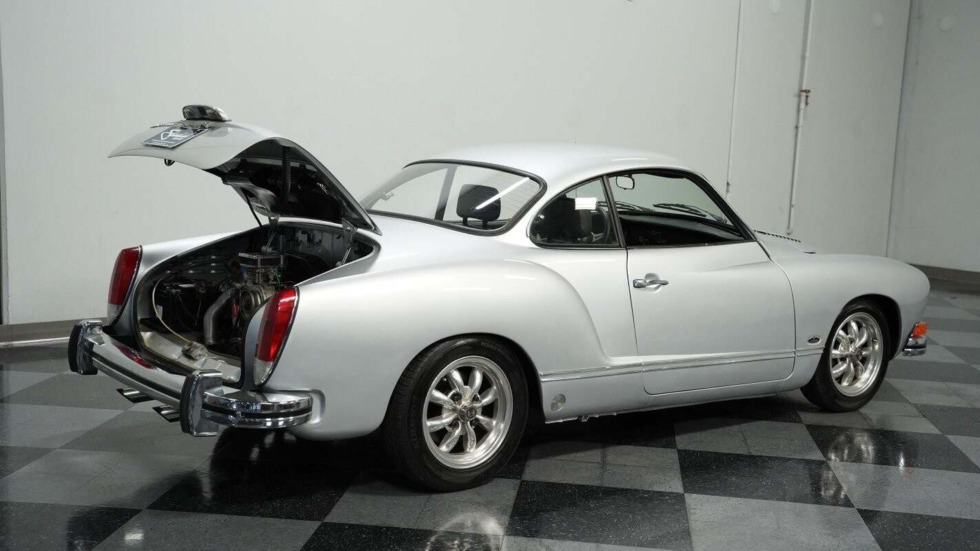 Volkswagen-Karmann-Ghia-1974-Coupe-27
