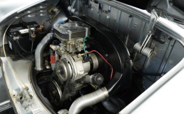 Volkswagen-Karmann-Ghia-1974-Coupe-28