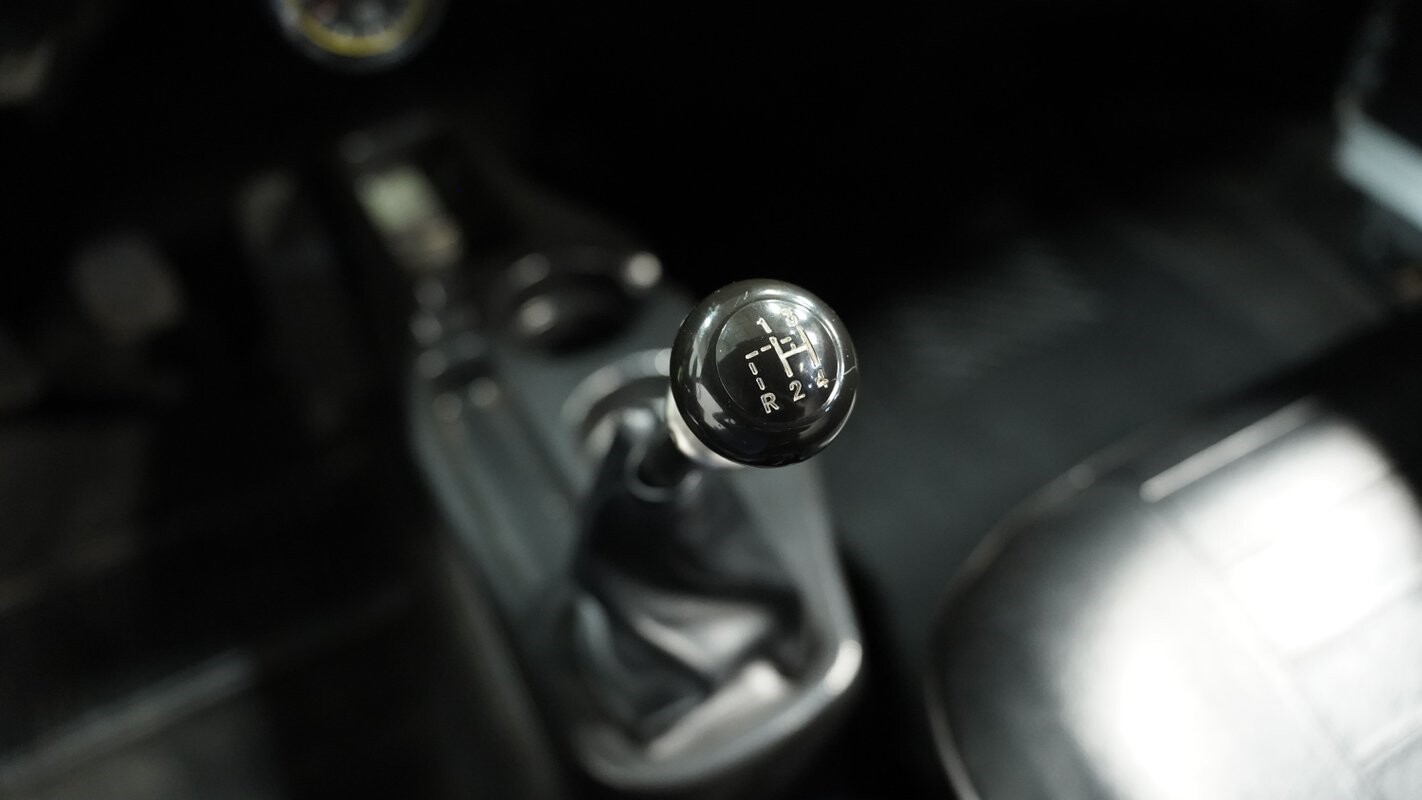 Volkswagen-Karmann-Ghia-1974-Coupe-38