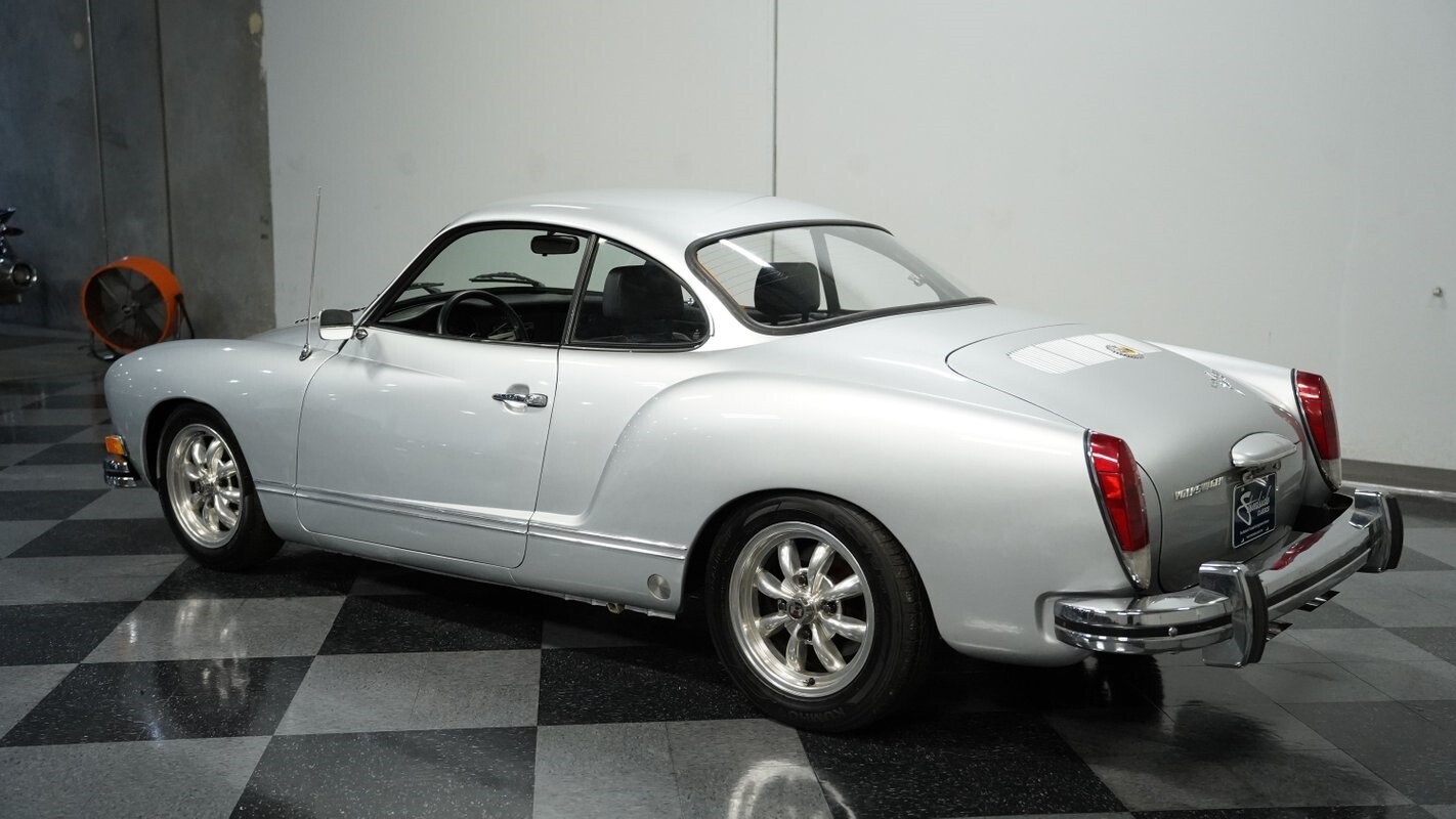 Volkswagen-Karmann-Ghia-1974-Coupe-6