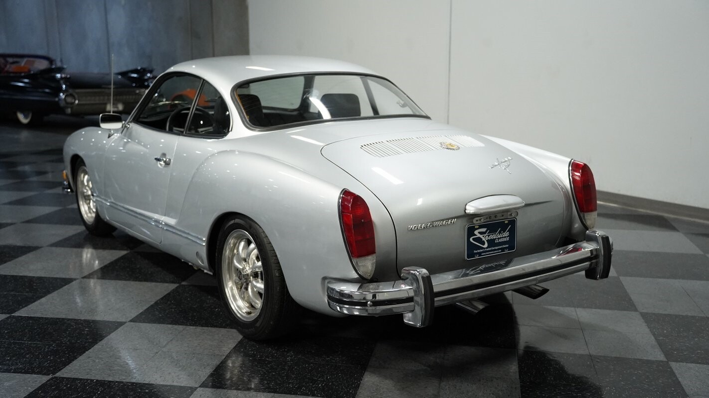 Volkswagen-Karmann-Ghia-1974-Coupe-7