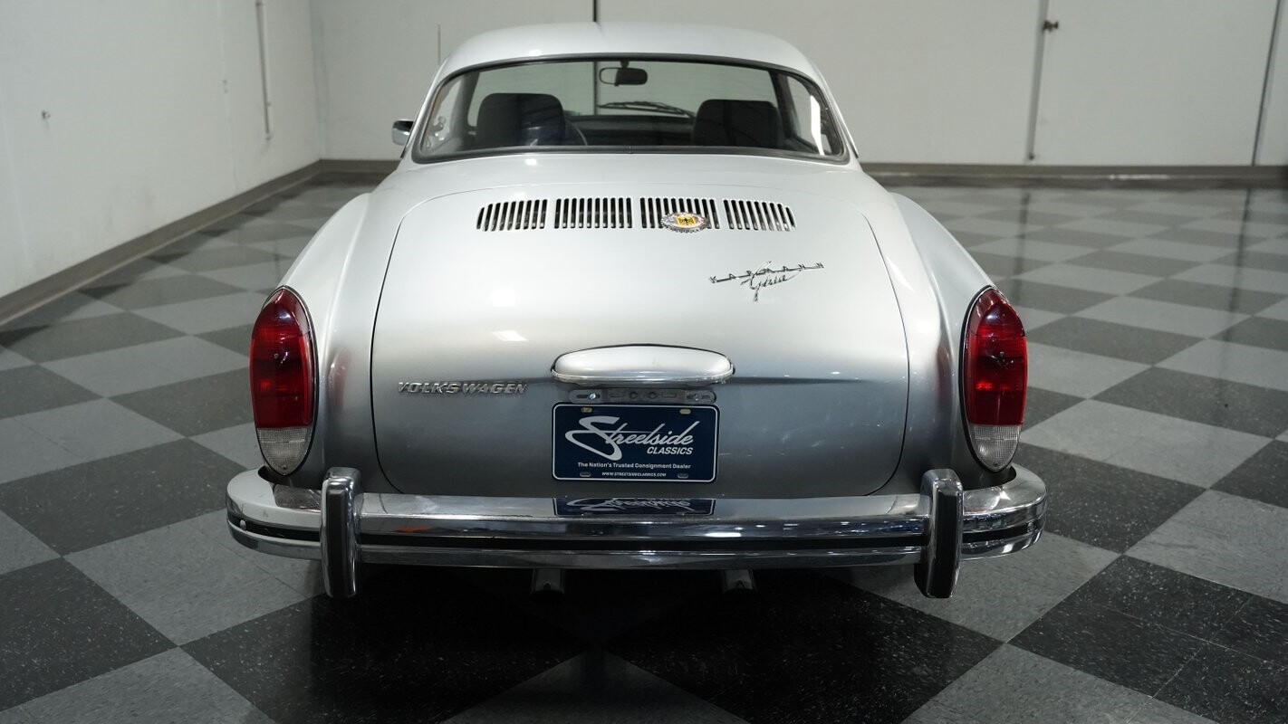 Volkswagen-Karmann-Ghia-1974-Coupe-8