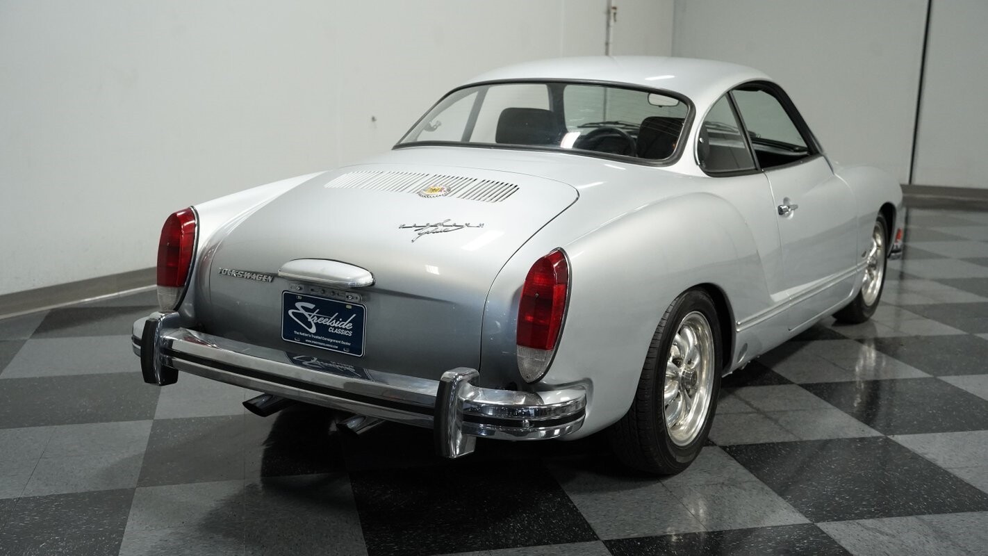 Volkswagen-Karmann-Ghia-1974-Coupe-9
