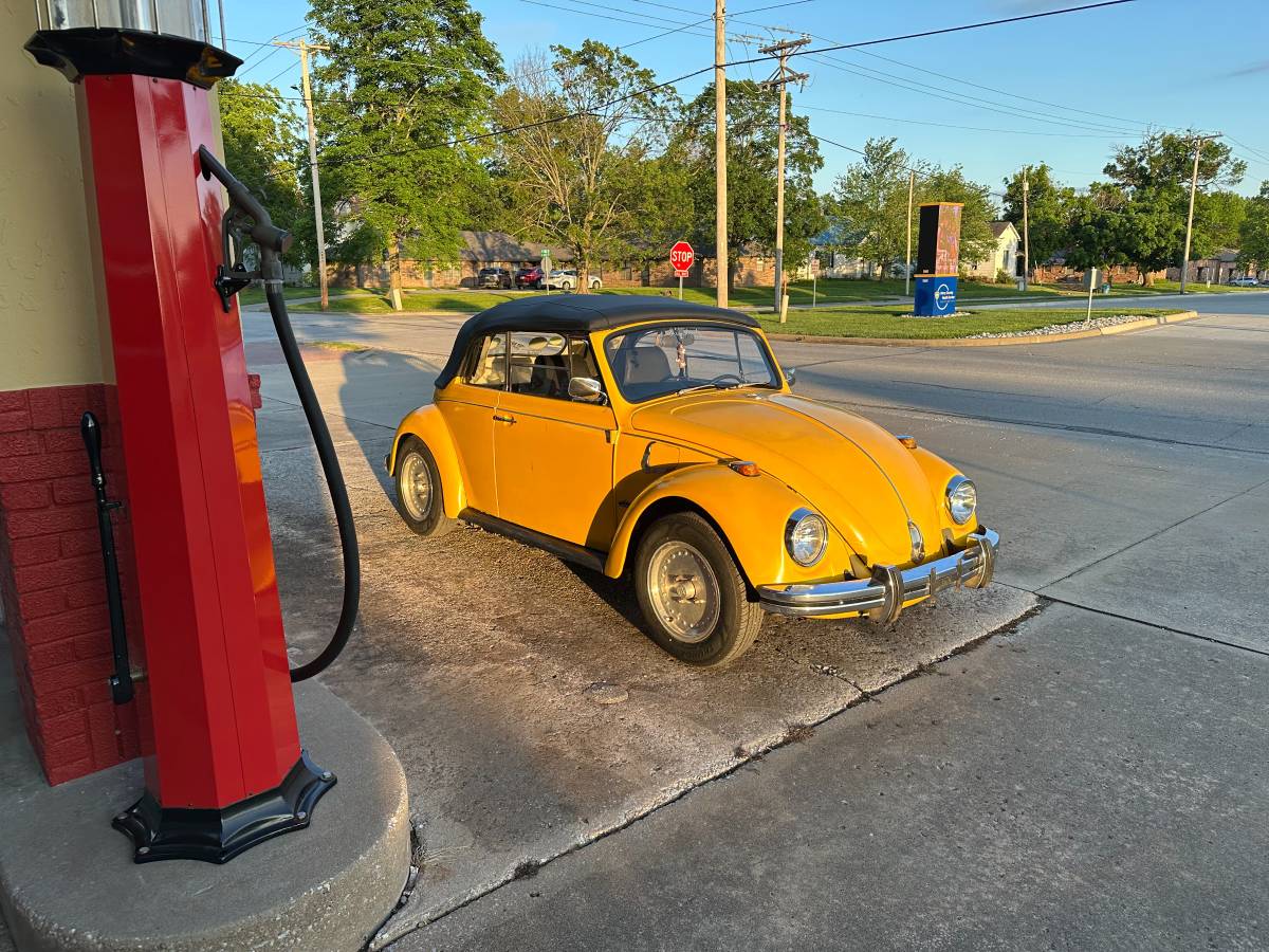 Volkswagen-Karmann-cabriolet-1968-yellow-1