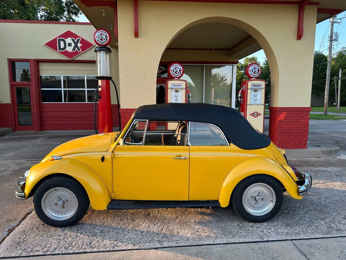Volkswagen-Karmann-cabriolet-1968-yellow-2