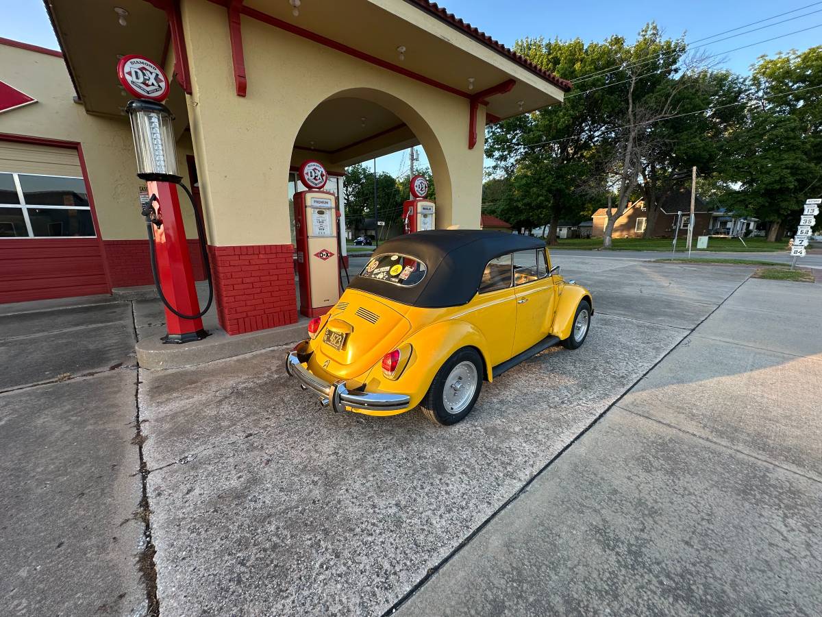 Volkswagen-Karmann-cabriolet-1968-yellow-6