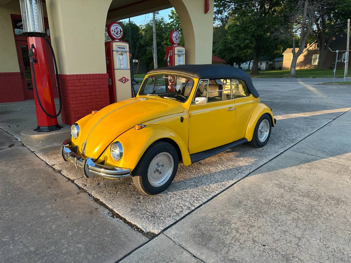 Volkswagen-Karmann-cabriolet-1968-yellow
