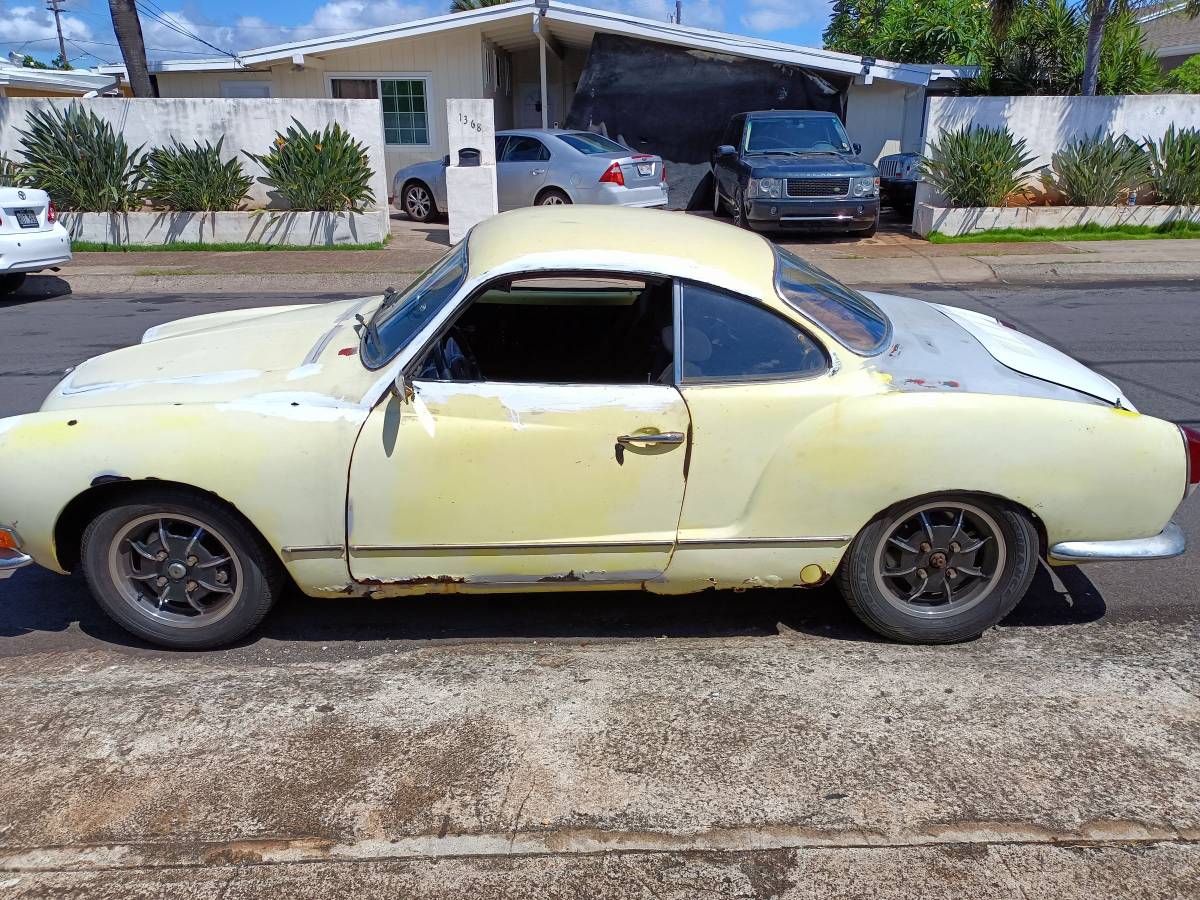 Volkswagen-Karmann-ghia-1970-1