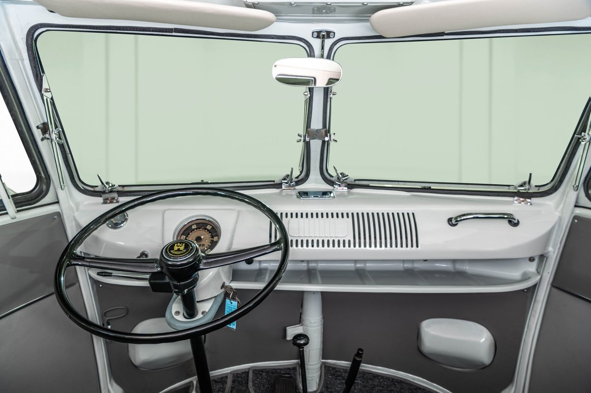 Volkswagen-Microbus-1959-Van-13