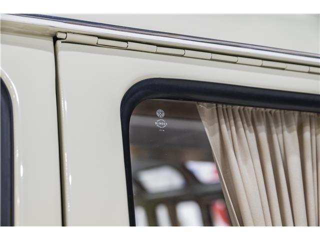 Volkswagen-Microbus-Type-2-VW-Bus-1974-Camper-Van-10