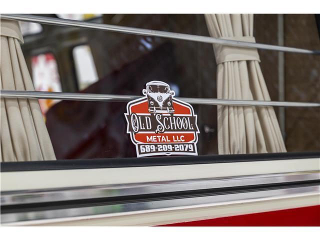 Volkswagen-Microbus-Type-2-VW-Bus-1974-Camper-Van-11