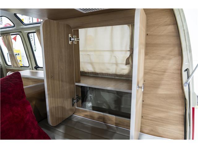 Volkswagen-Microbus-Type-2-VW-Bus-1974-Camper-Van-17