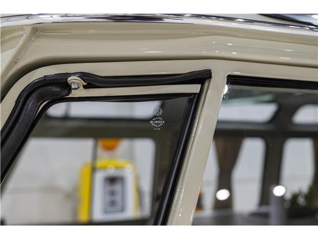 Volkswagen-Microbus-Type-2-VW-Bus-1974-Camper-Van-37