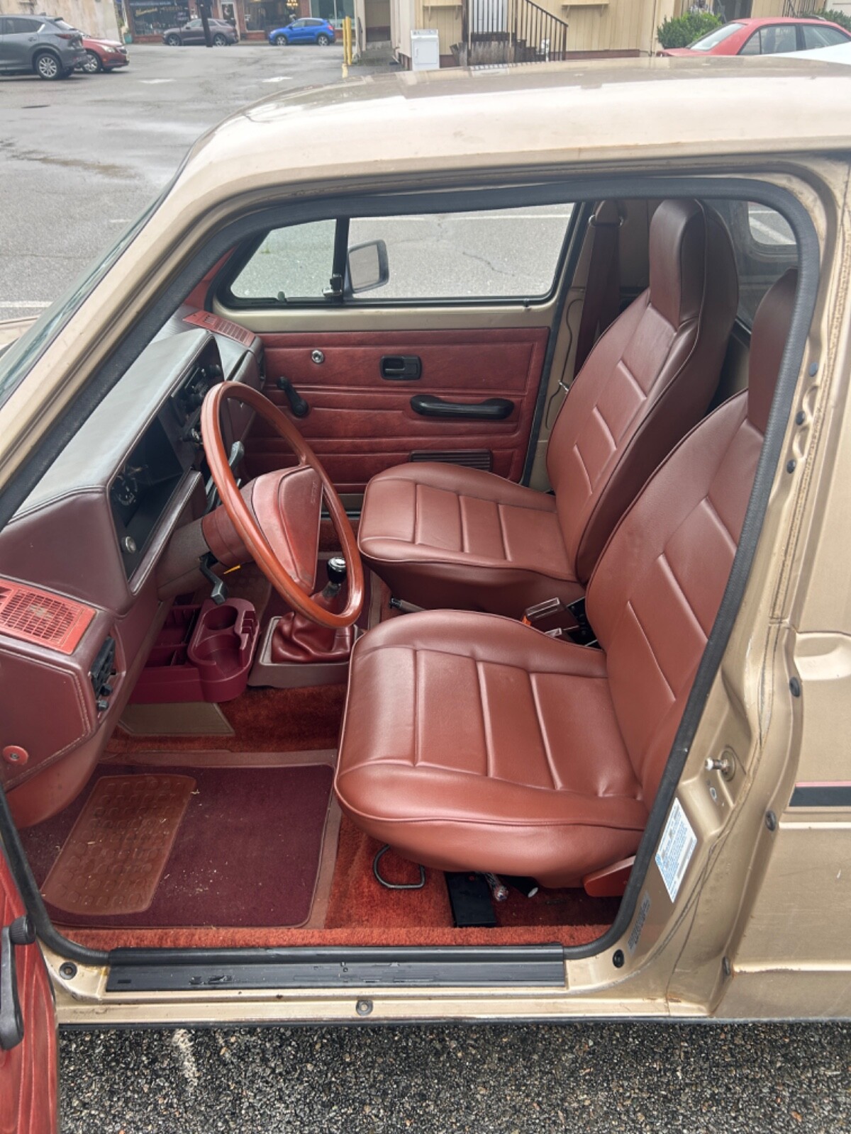 Volkswagen-Rabbit-1981-11