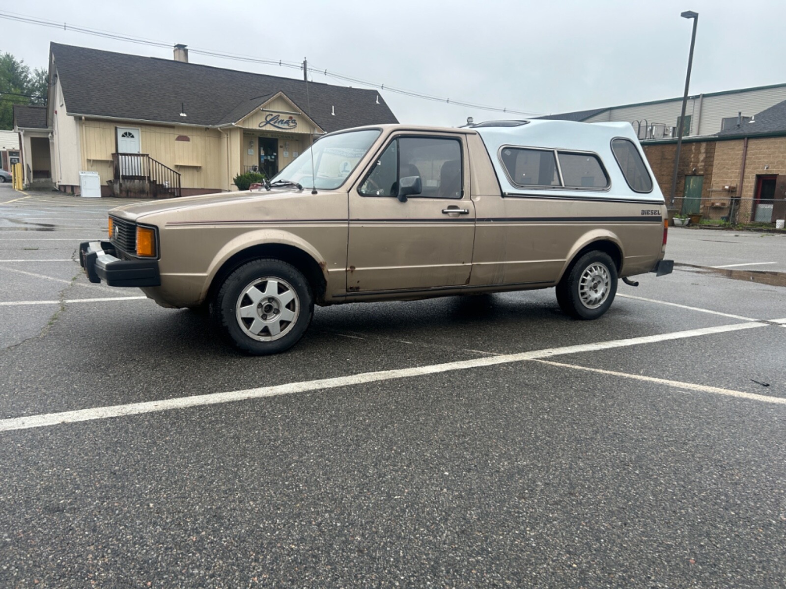 Volkswagen-Rabbit-1981-3