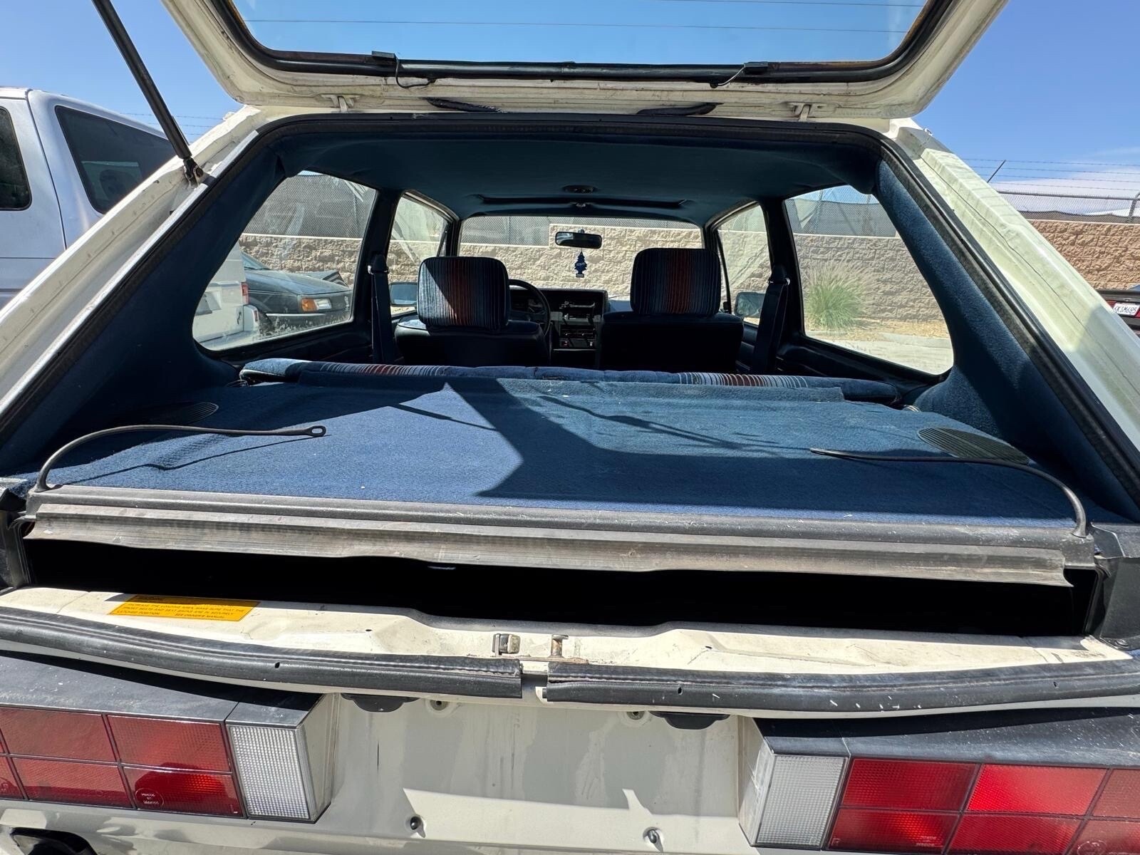 Volkswagen-Rabbit-1984-12