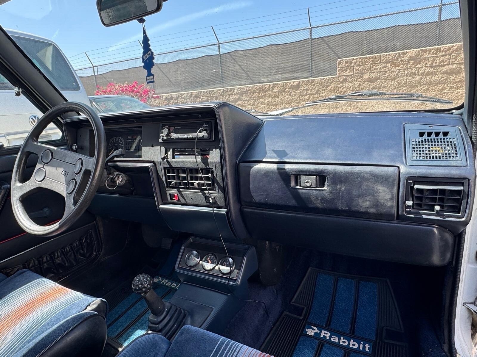Volkswagen-Rabbit-1984-17