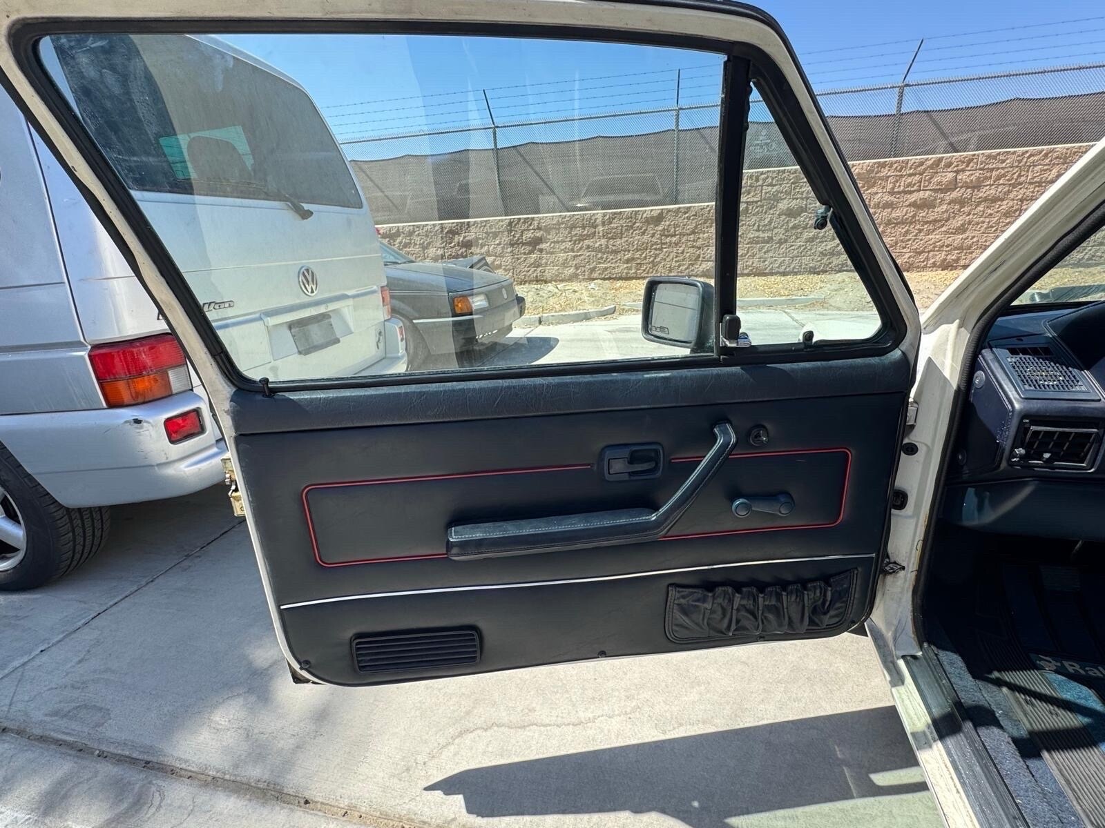 Volkswagen-Rabbit-1984-19