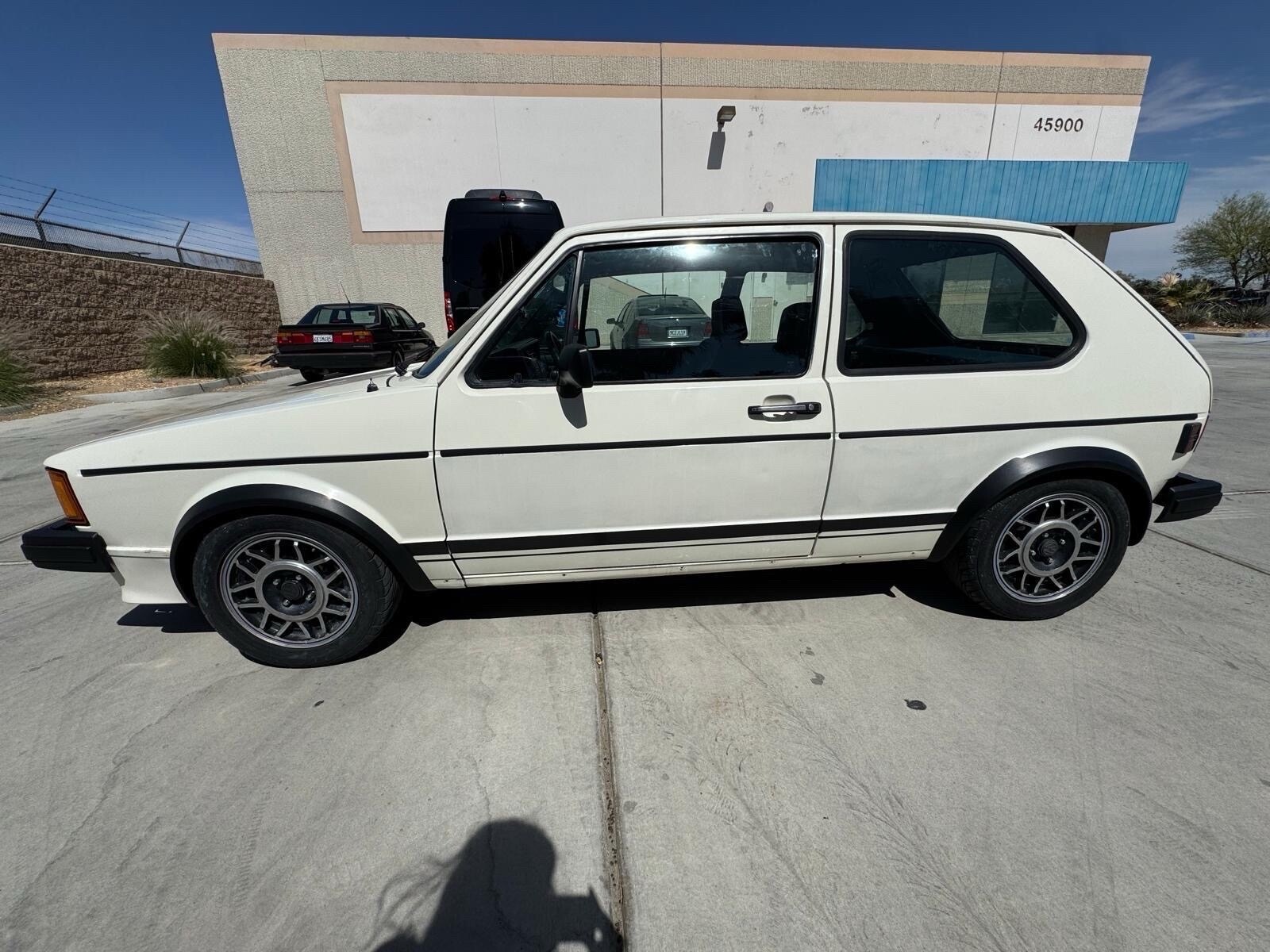 Volkswagen-Rabbit-1984-3