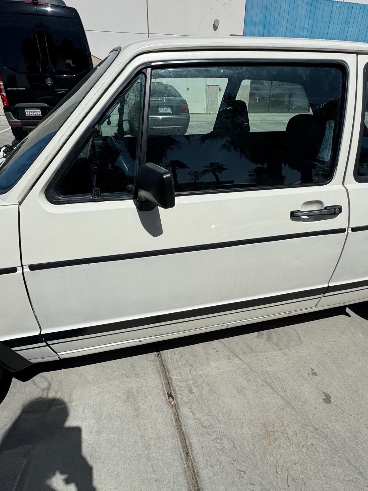 Volkswagen-Rabbit-1984-5
