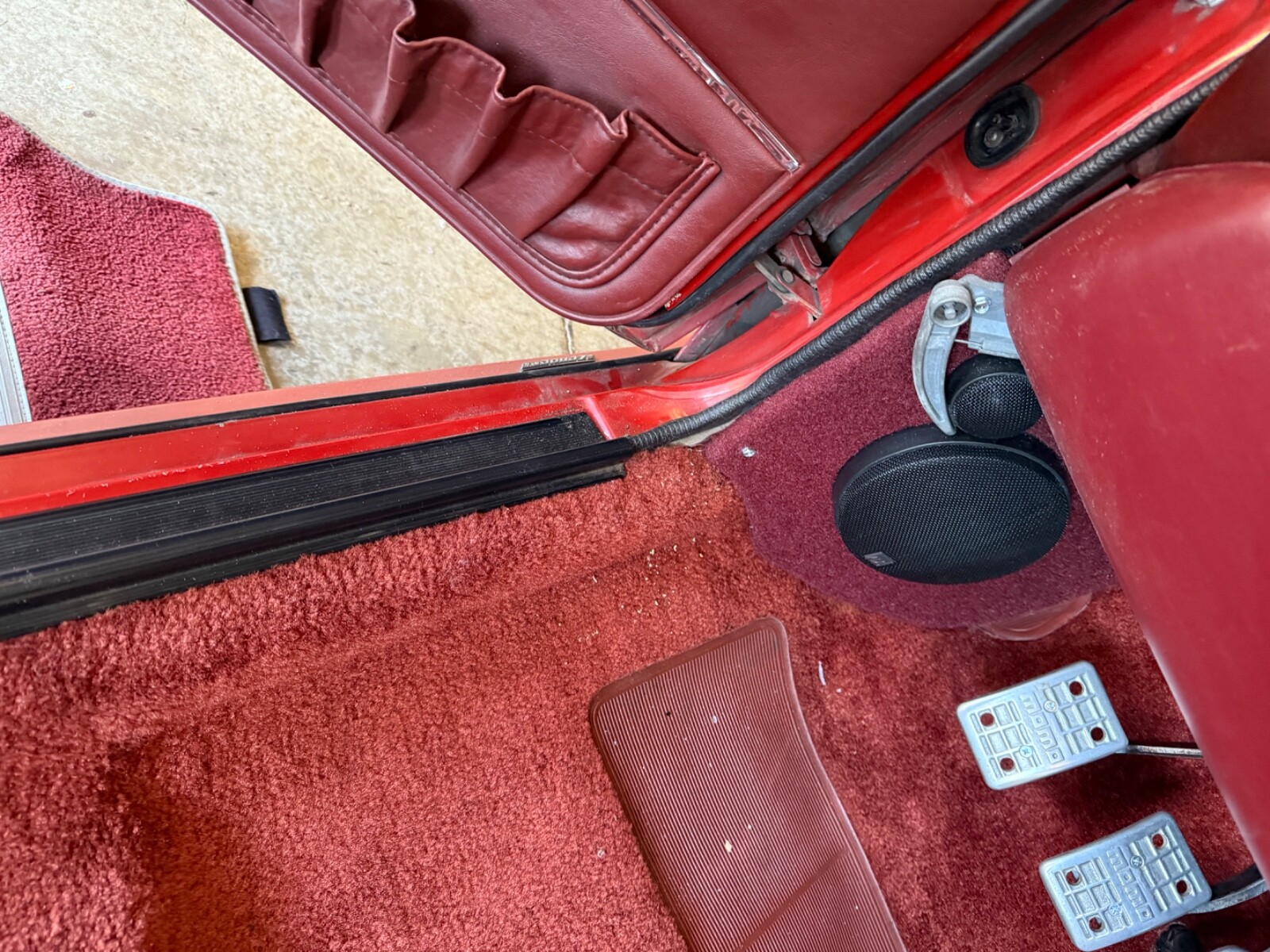 Volkswagen-Rabbit-1984-Hatchback-11