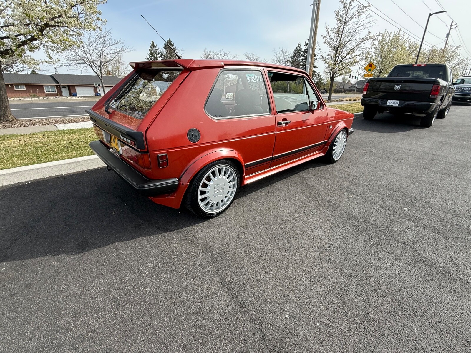 Volkswagen-Rabbit-1984-Hatchback-4