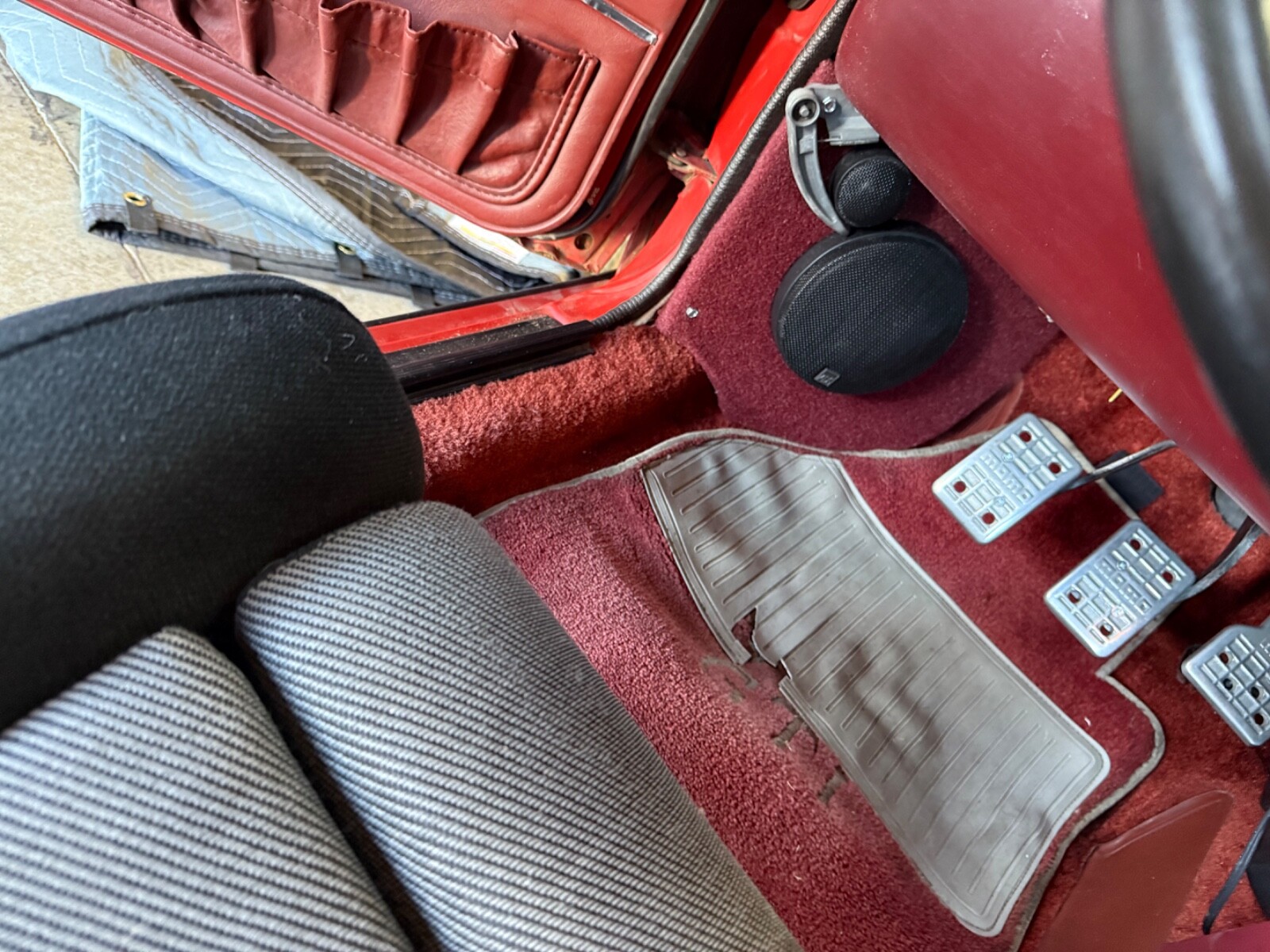 Volkswagen-Rabbit-1984-Hatchback-5