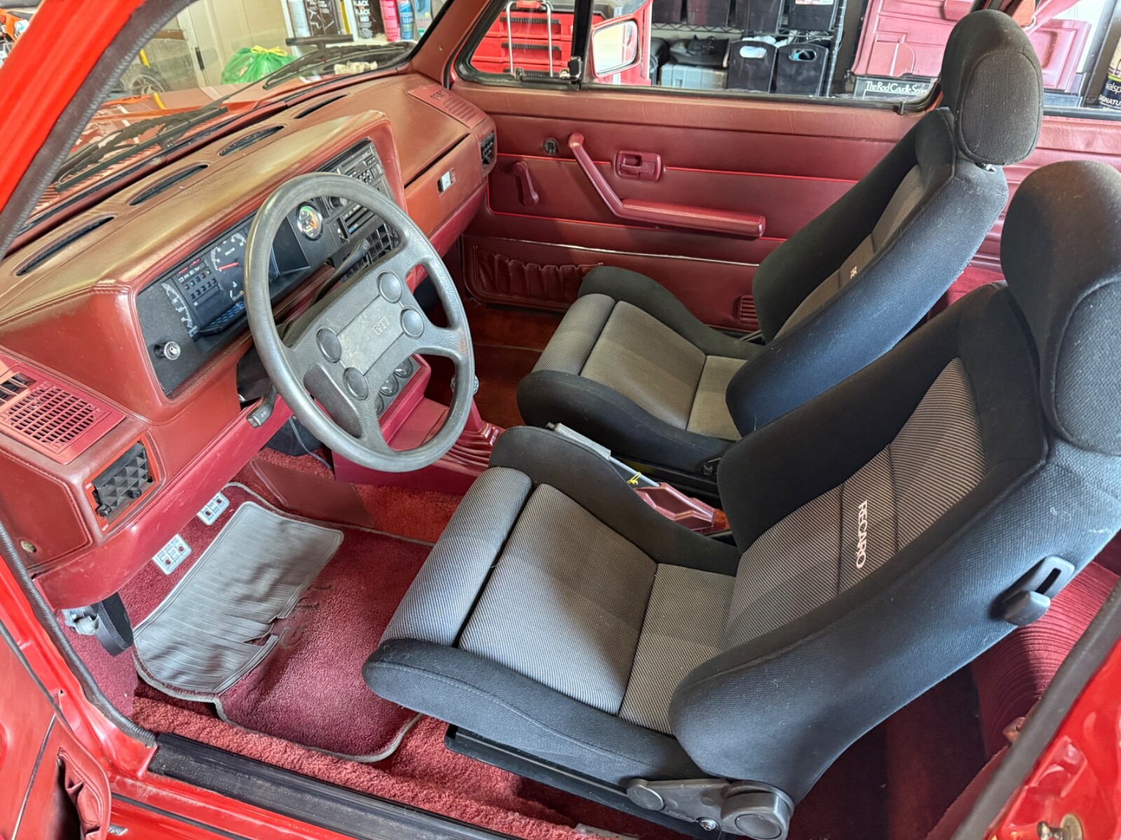 Volkswagen-Rabbit-1984-Hatchback-6