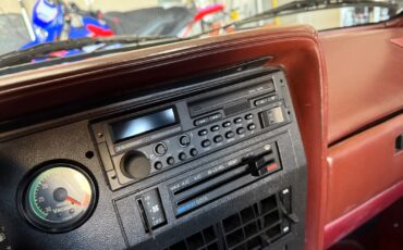 Volkswagen-Rabbit-1984-Hatchback-8