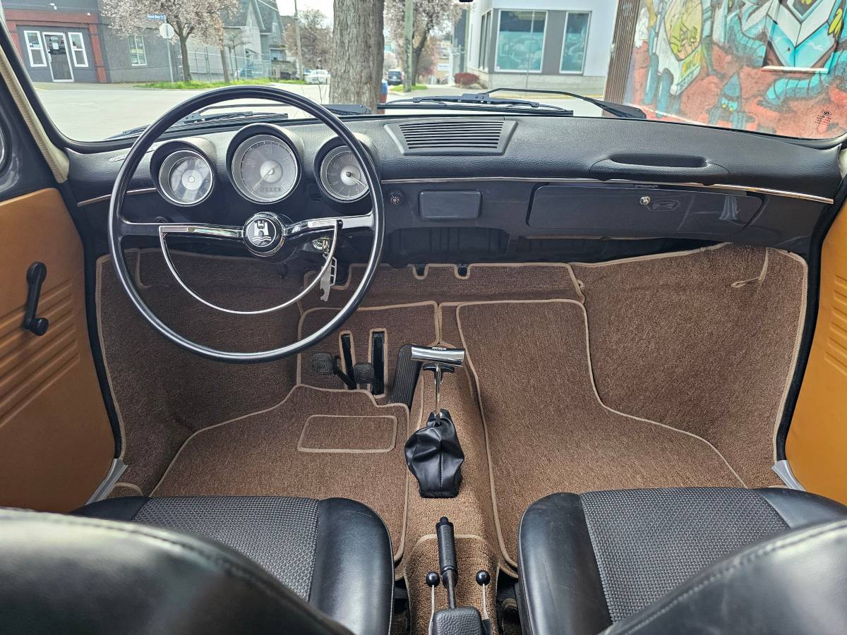 Volkswagen-Squareback-1968-grey-2