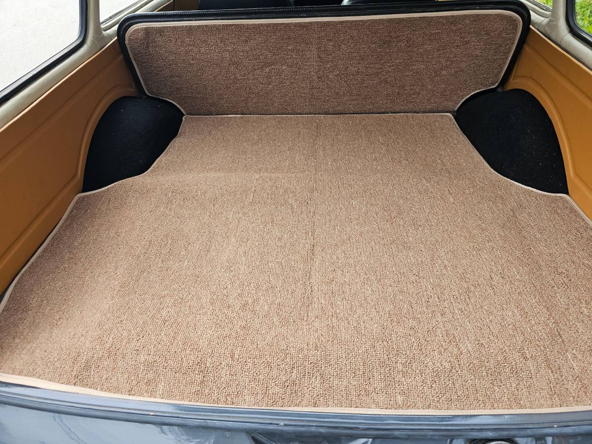 Volkswagen-Squareback-1968-grey-5