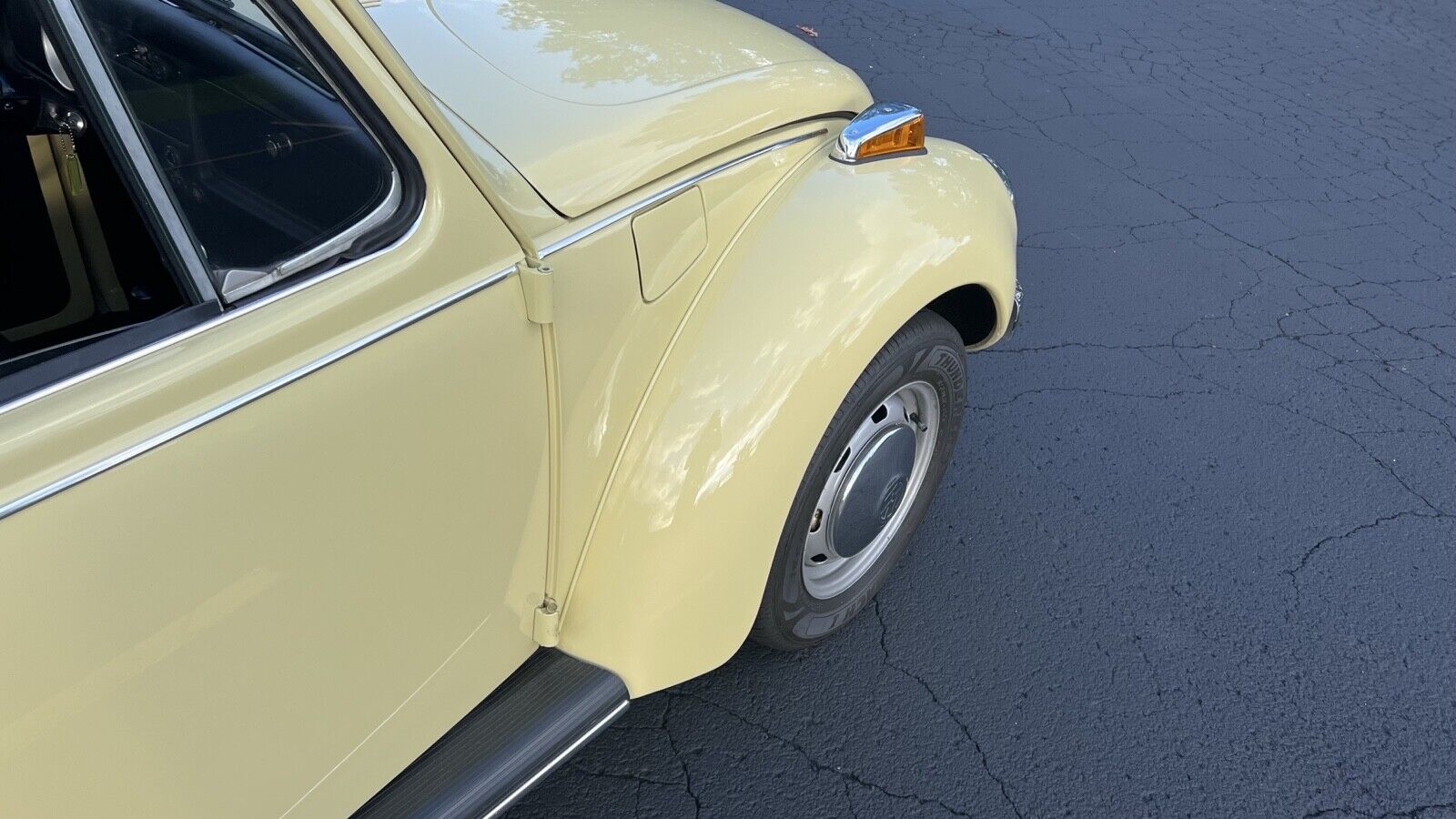 Volkswagen-Super-Beetle-1971-Sedan-14