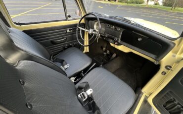 Volkswagen-Super-Beetle-1971-Sedan-19