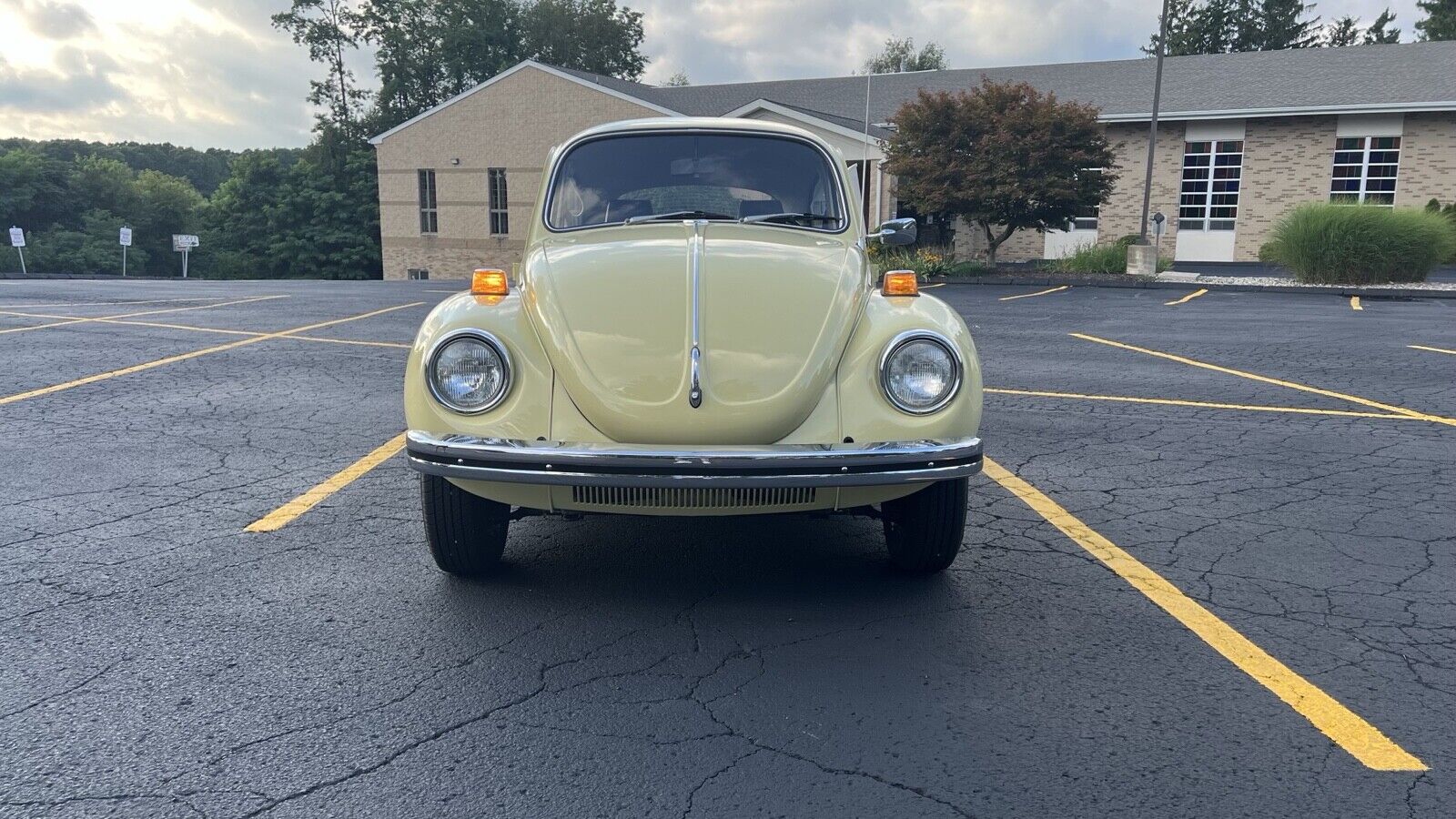 Volkswagen-Super-Beetle-1971-Sedan-2