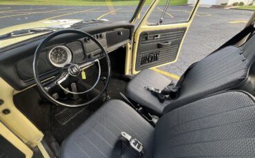 Volkswagen-Super-Beetle-1971-Sedan-21