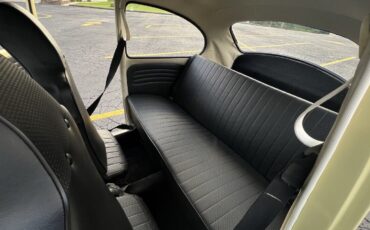 Volkswagen-Super-Beetle-1971-Sedan-22